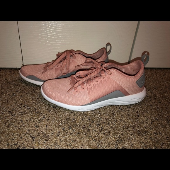 reebok women's astroride walking shoes